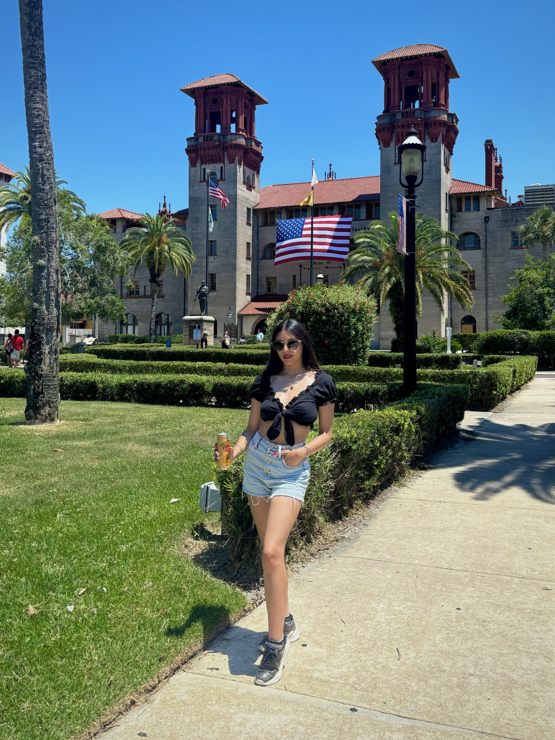 Ximena de viaje en un lugar histórico